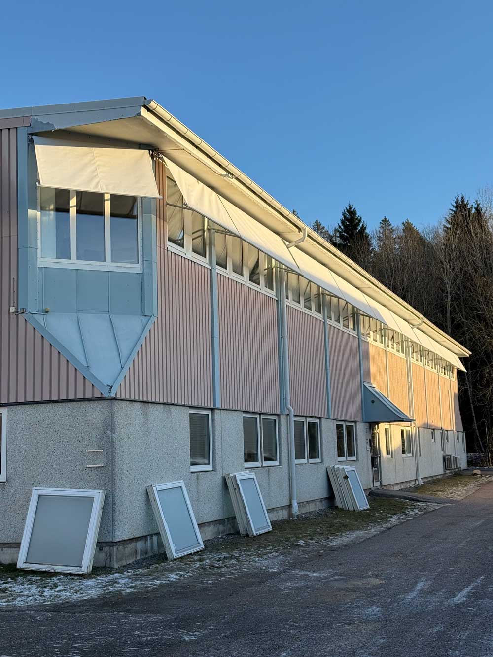 Nya eleganta fönstermarkiser